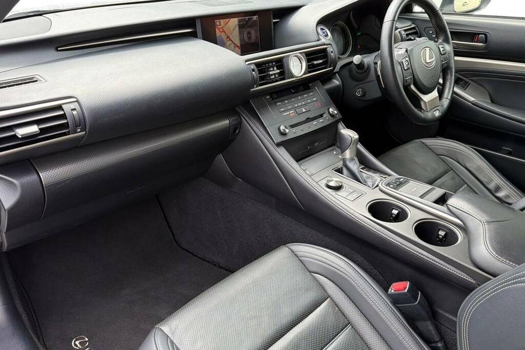 Lexus RC 300H 2.5 F-sport Cvt Premium Navigation White #5