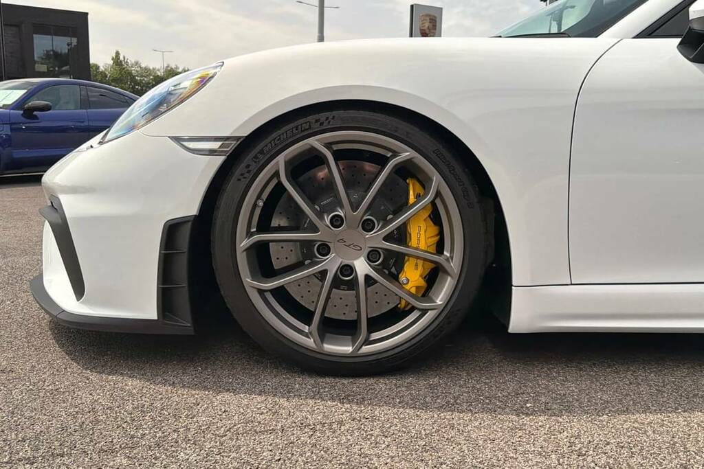 Porsche Cayman 4.0 Gt4 Yellow #41
