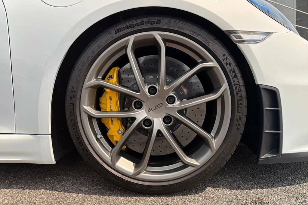 Porsche Cayman 4.0 Gt4 Yellow #10