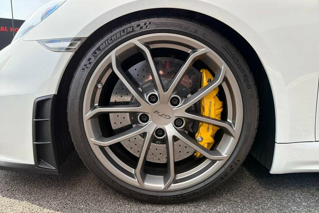Porsche Cayman 4.0 Gt4 Yellow #13