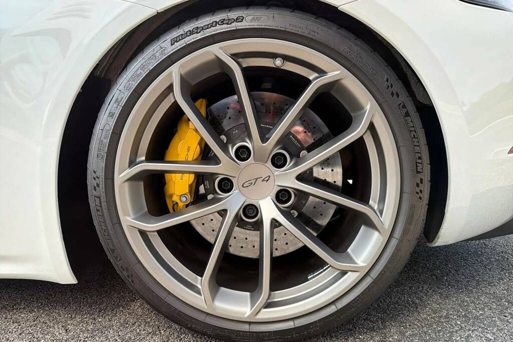 Porsche Cayman 4.0 Gt4 Yellow #12