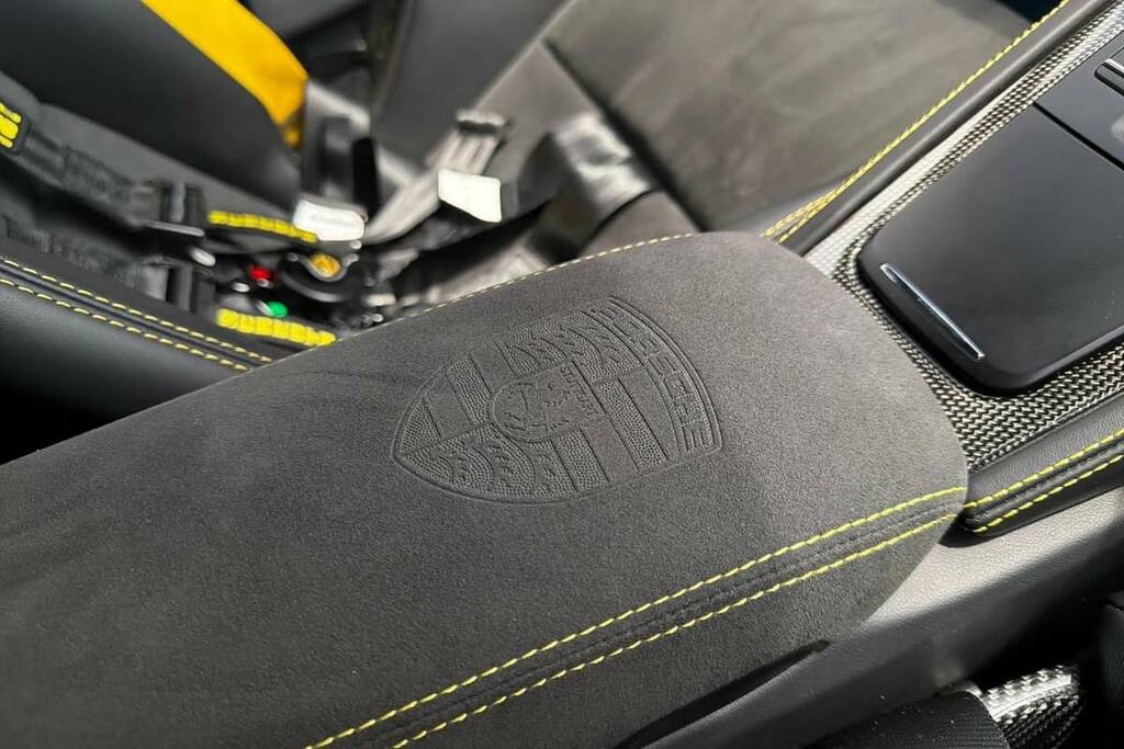 Porsche Cayman 4.0 Gt4 Yellow #37