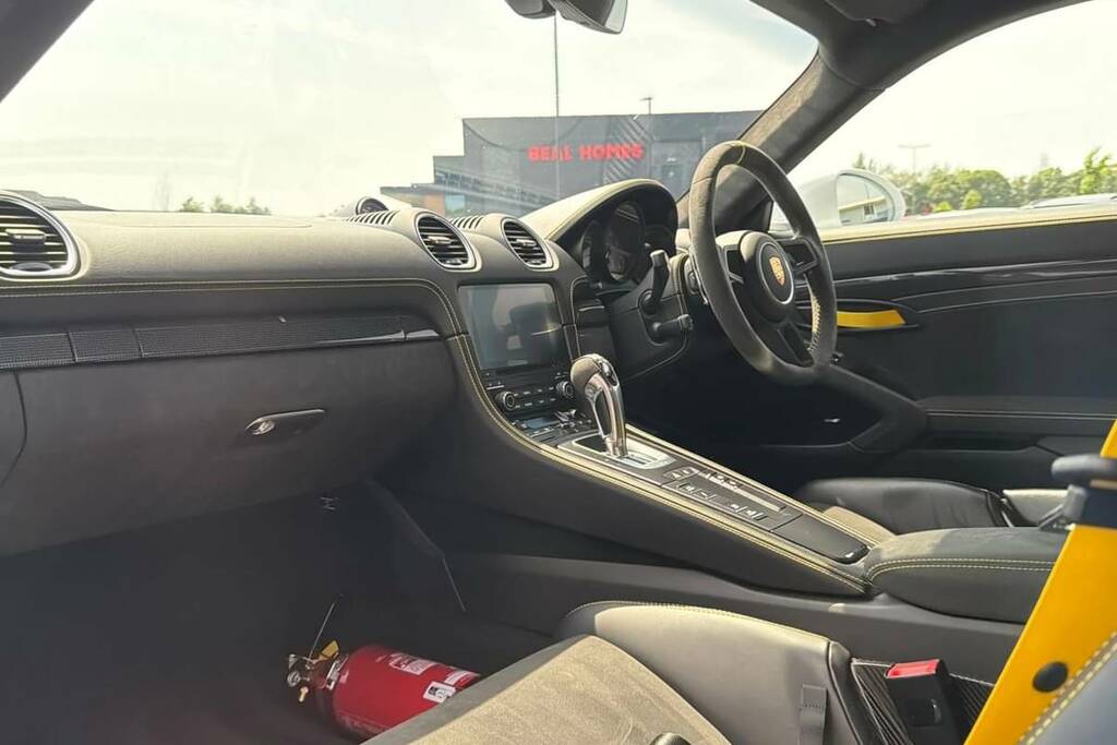 Porsche Cayman 4.0 Gt4 Yellow #30