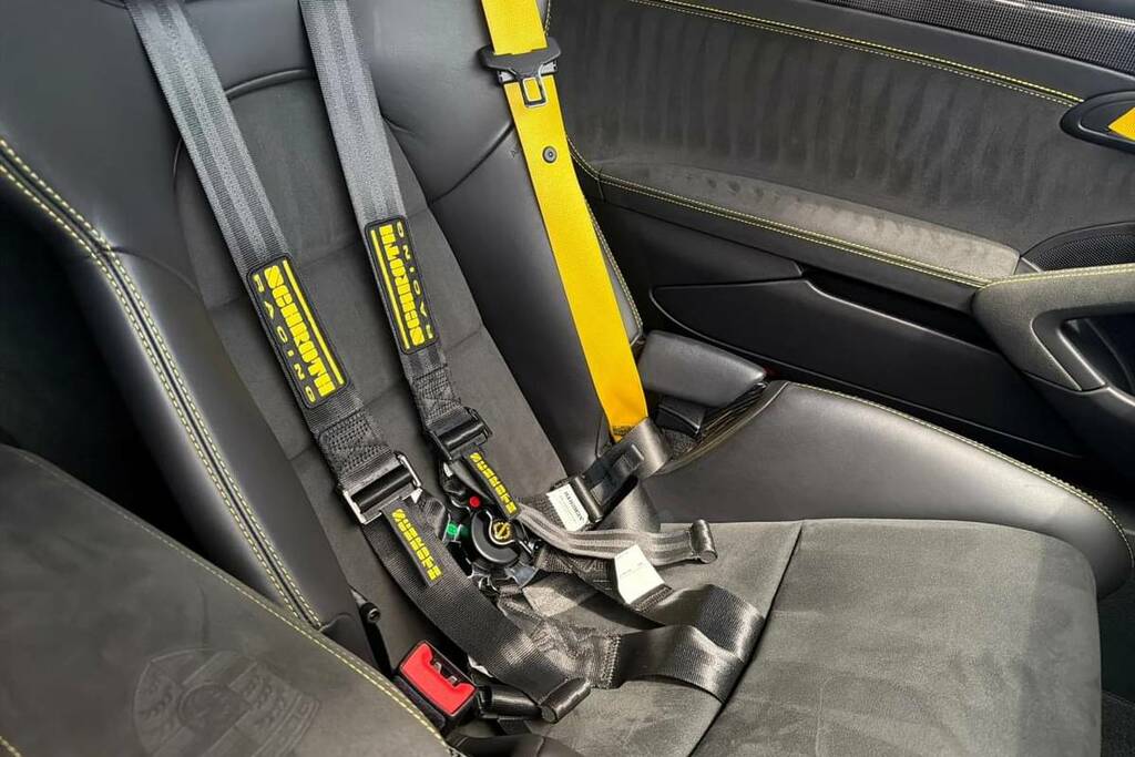 Porsche Cayman 4.0 Gt4 Yellow #38