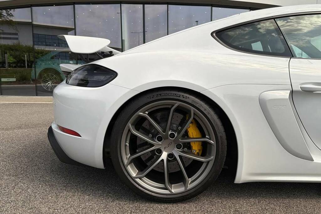 Porsche Cayman 4.0 Gt4 Yellow #42