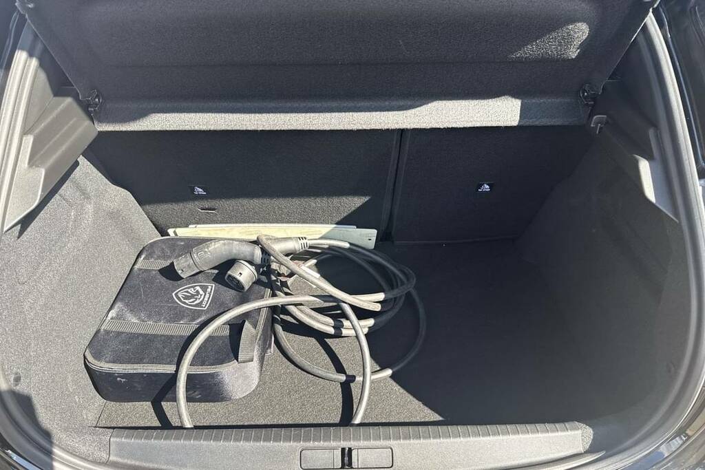 Peugeot e-208 100Kw Allure 50Kwh Black #2