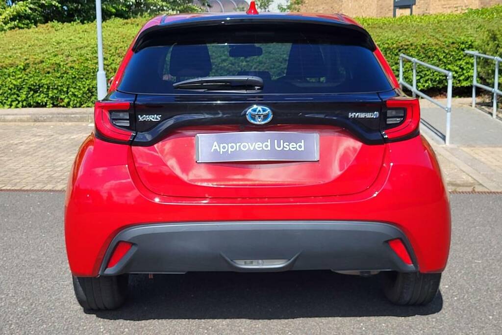 Toyota Yaris 1.5 Hybrid Design Cvt HF73YXA Red #4