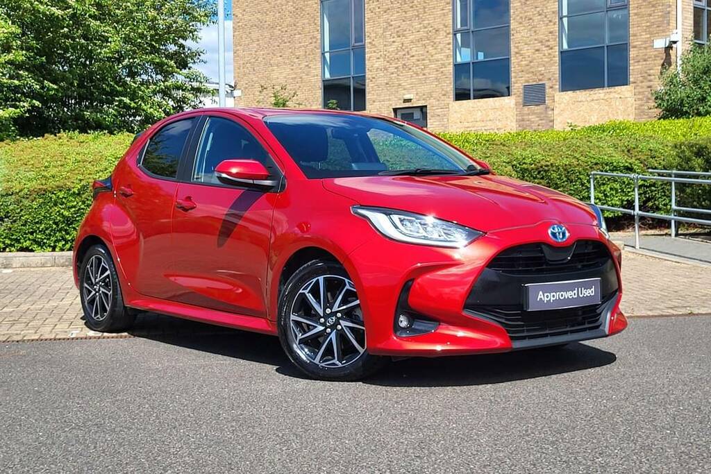Toyota Yaris 1.5 Hybrid Design Cvt Red
