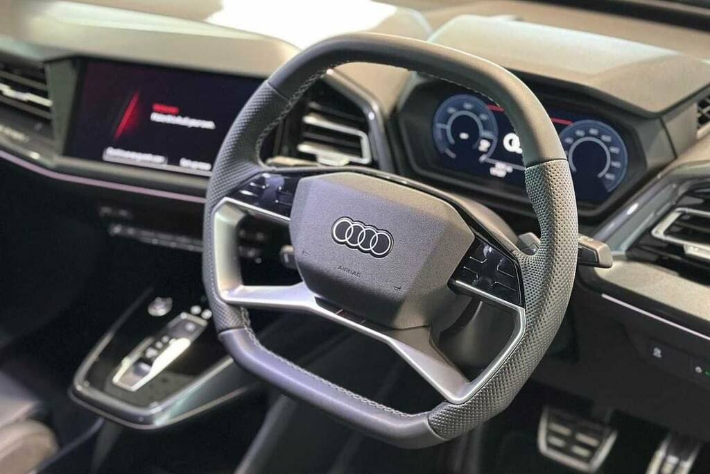 Audi Q4 E Tron 210Kw 45 82Kwh Black Edition Grey #6