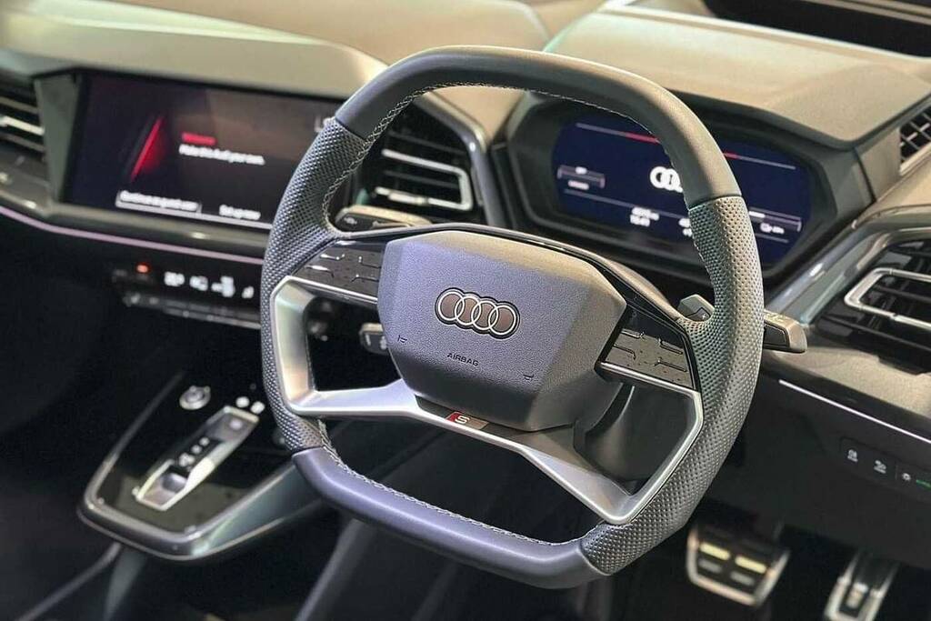 Audi Q4 E Tron 210Kw 45 Quattro 82Kwh Black Edition Purple #6