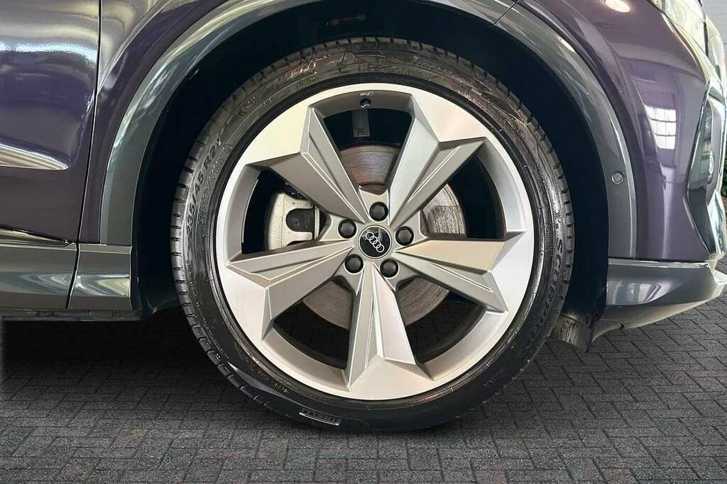Audi Q4 E Tron 210Kw 45 Quattro 82Kwh Black Edition Purple #5