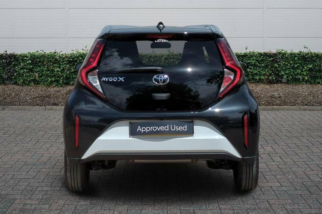 Toyota Aygo X 1.0 Vvt-i Edge White #4