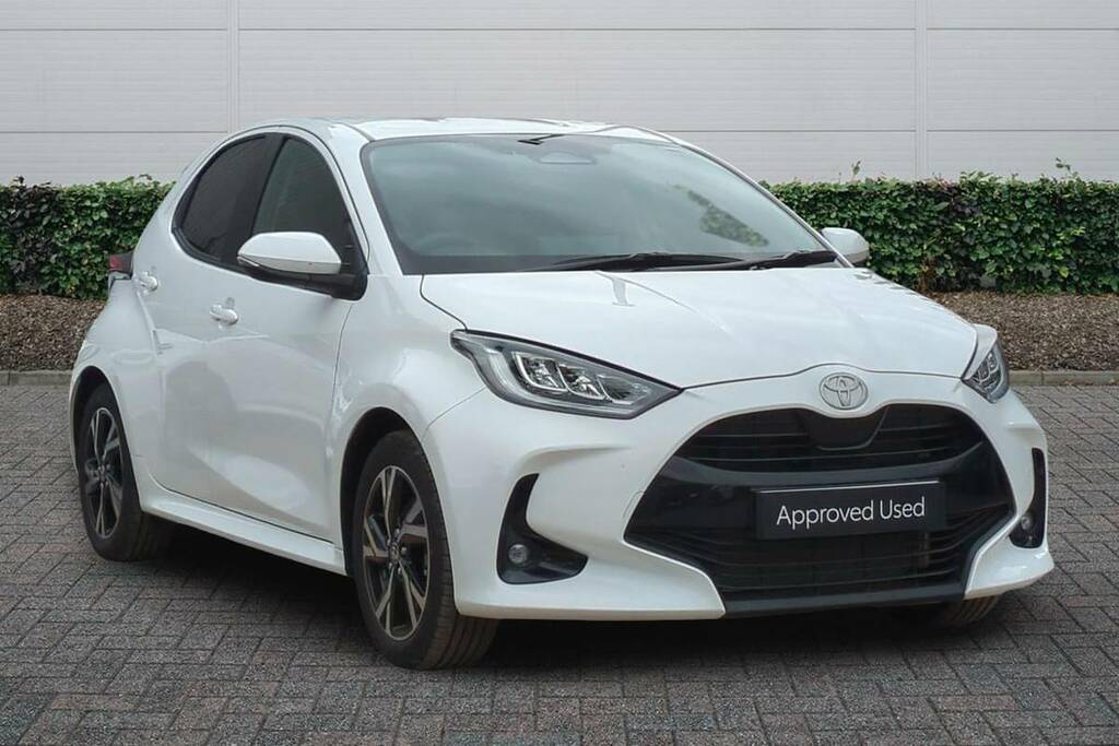Toyota Yaris 1.5 Hybrid Design Cvt White