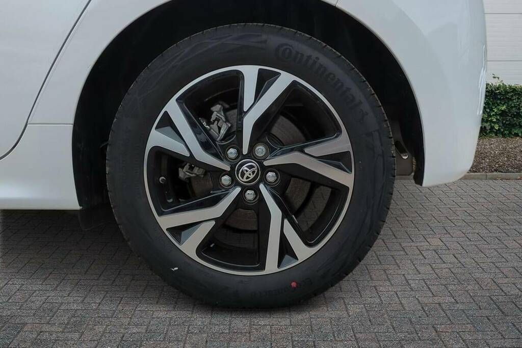 Toyota Yaris 1.5 Hybrid Design Cvt White #6