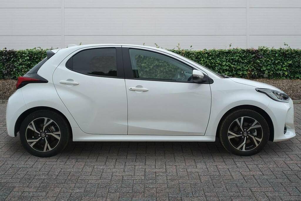 Toyota Yaris 1.5 Hybrid Design Cvt White #5