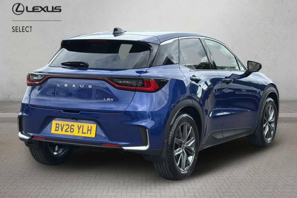 Lexus LBX 1.5 Premium Plus E-cvt #2