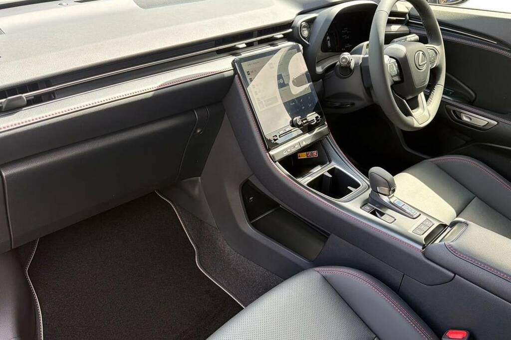 Lexus LBX 1.5 Premium Plus Design E-cvt #5
