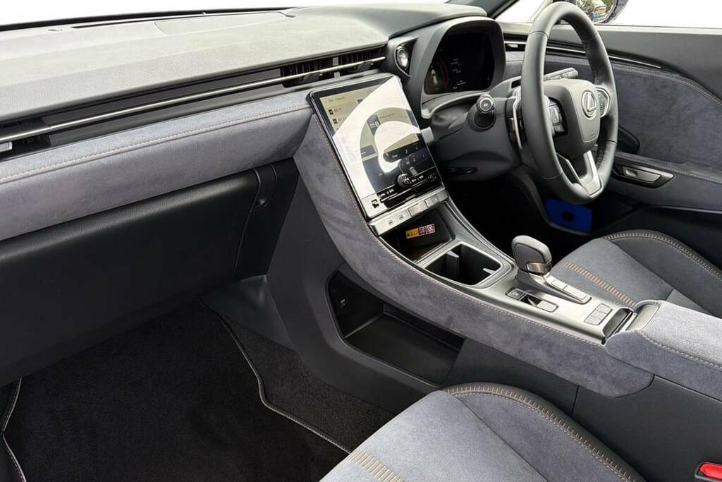 Lexus LBX 1.5 Takumi Design E-cvt #5