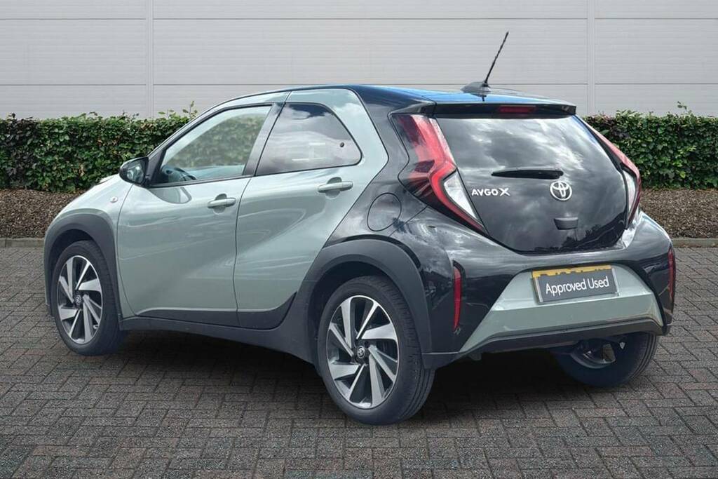 Toyota Aygo X 1.0 Vvt-i Edge Green #2