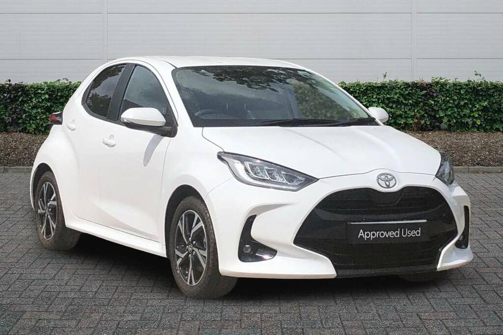 Toyota Yaris 1.5 Hybrid Design Cvt White