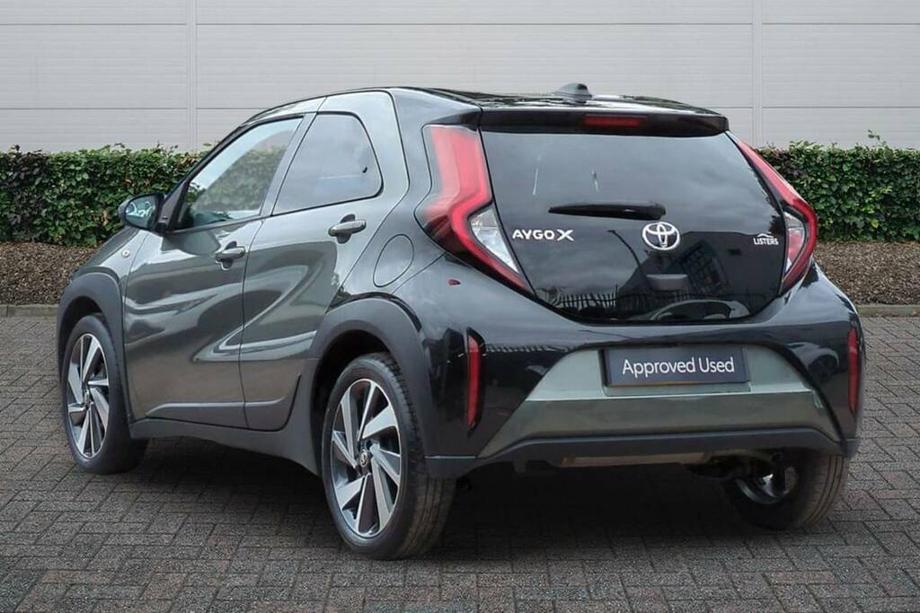 Toyota Aygo X 1.0 Vvt-i Edge Green #2
