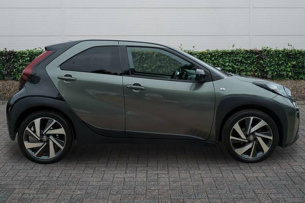 Toyota Aygo X 1.0 Vvt-i Edge Green #4