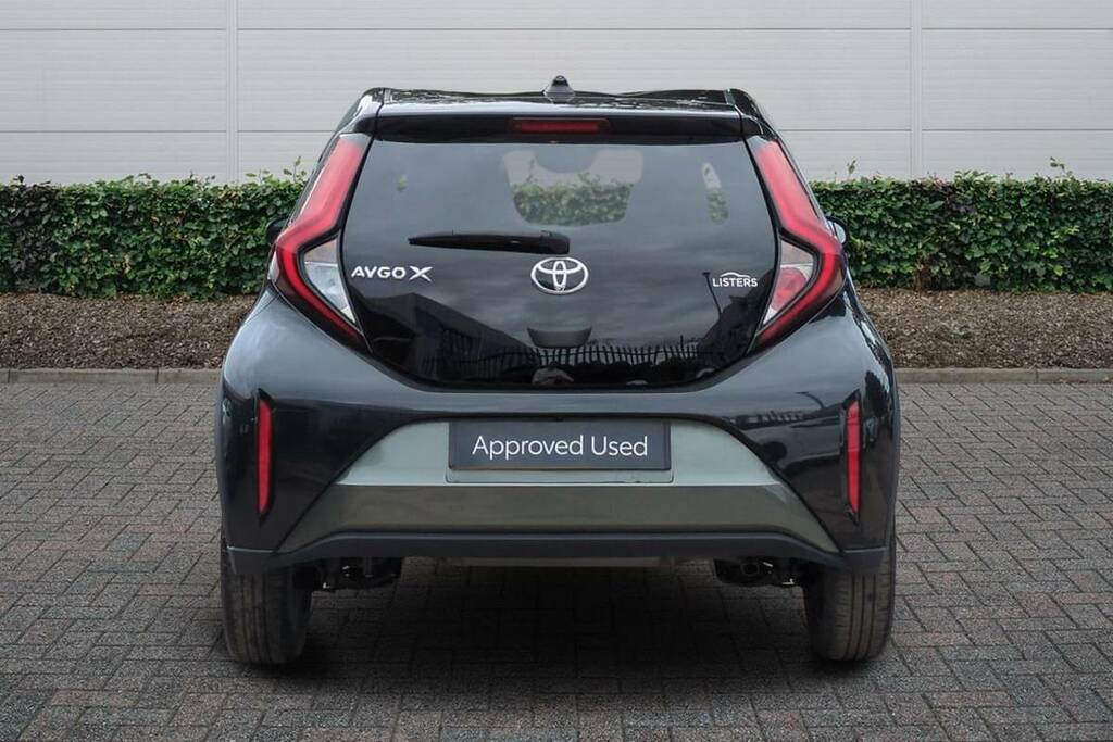 Toyota Aygo X 1.0 Vvt-i Edge Green #5