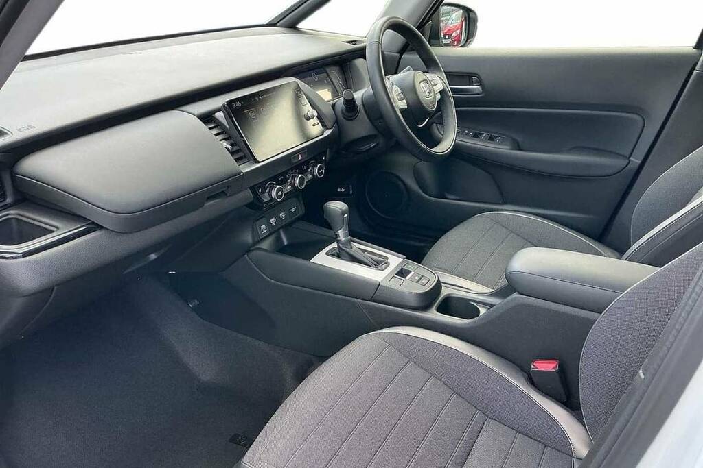 Honda Jazz 1.5 I-mmd Hybrid Crosstar Advance Ecvt BL25ELX White #2