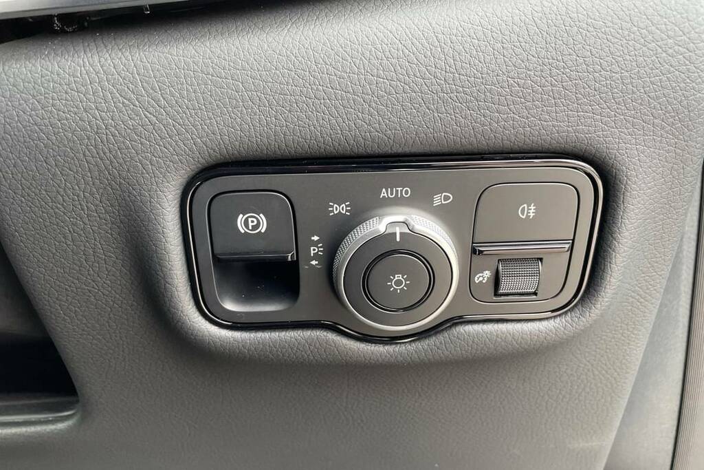 Mercedes-Benz V Class V220 D Premium 9G-tronic Extra Long 2026 Black #16