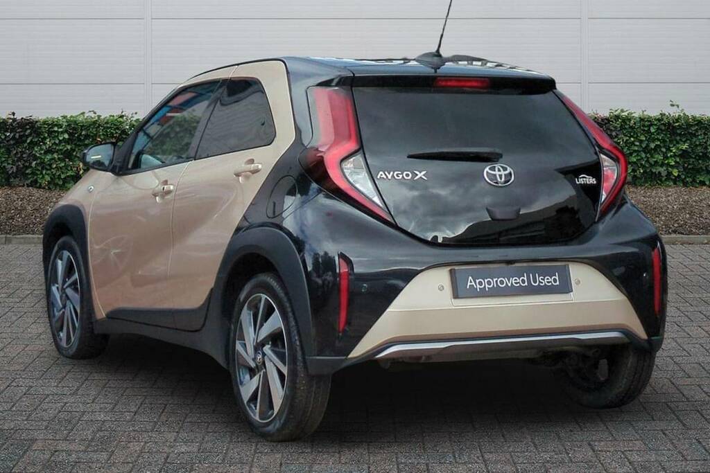 Toyota Aygo X 1.0 Vvt-i Exclusive Beige #2