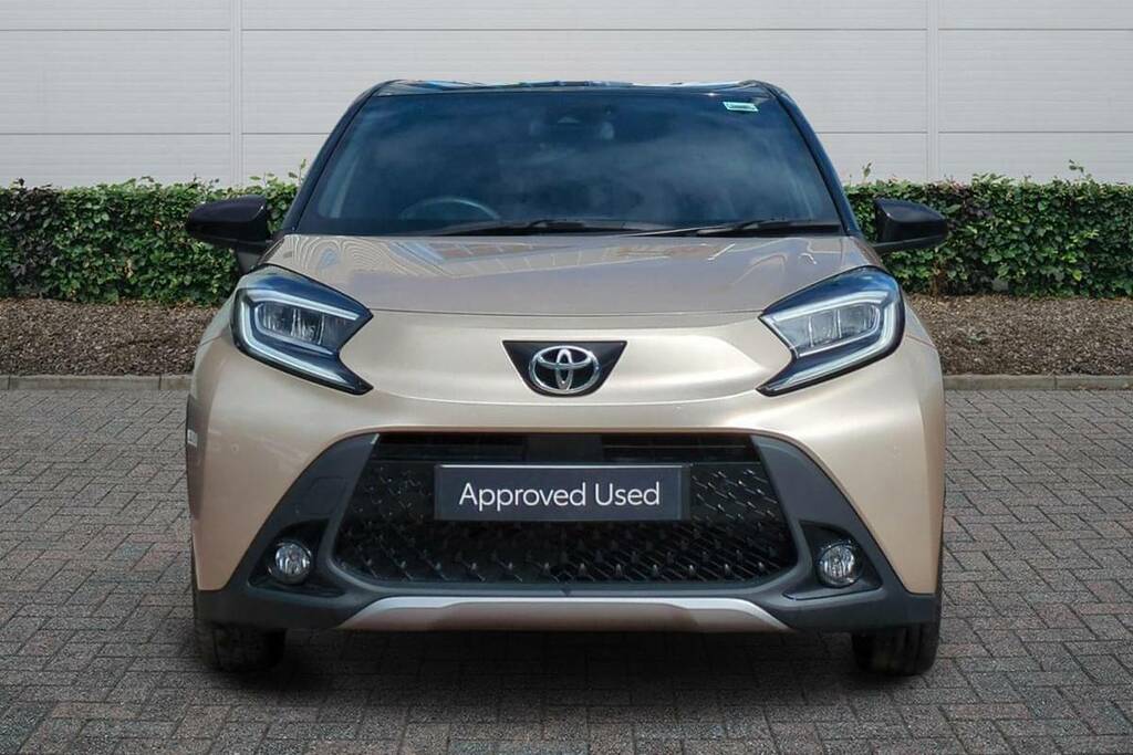 Toyota Aygo X 1.0 Vvt-i Exclusive Beige #3