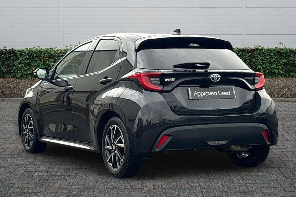 Toyota Yaris 1.5 Hybrid Design Cvt Black #5