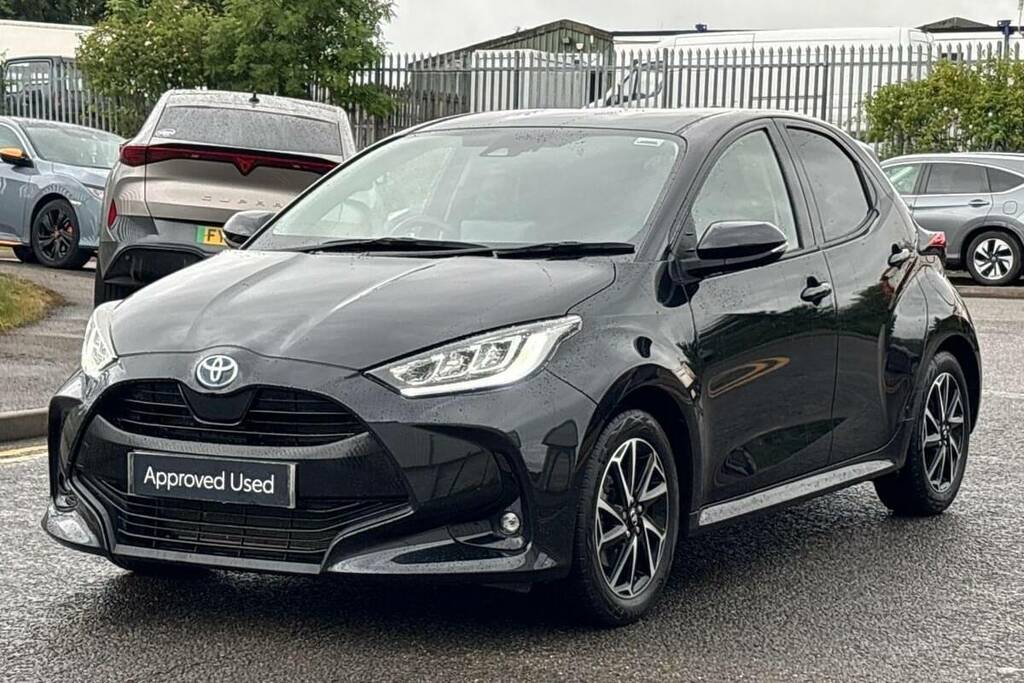 Toyota Yaris 1.5 Hybrid Design Cvt Black #3