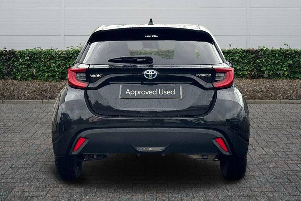 Toyota Yaris 1.5 Hybrid Design Cvt Black #6
