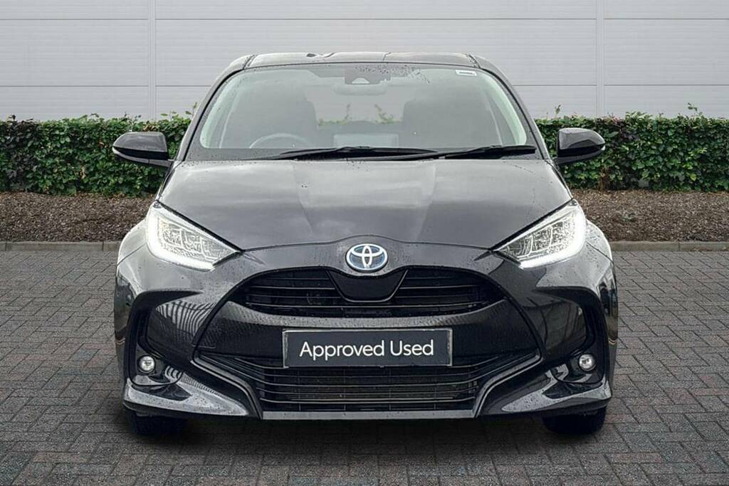 Toyota Yaris 1.5 Hybrid Design Cvt Black #2