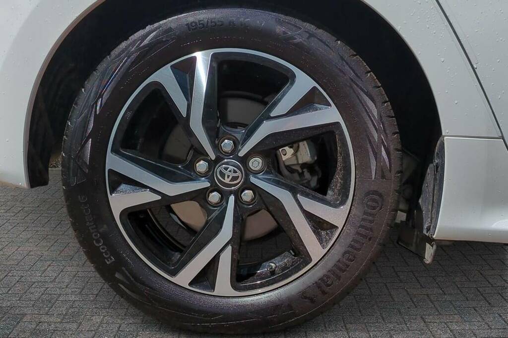 Toyota Yaris 1.5 Hybrid Design Cvt White #6