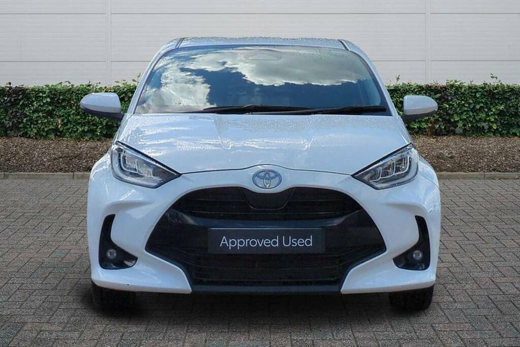 Toyota Yaris 1.5 Hybrid Design Cvt White #3