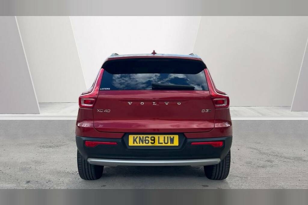 Volvo XC40 2.0 D3 Momentum Pro Awd Geartronic Red #3