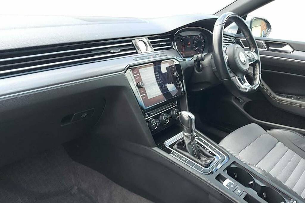 Volkswagen Passat 2.0 Tdi Scr 190 R-line Dsg Pan Rf 7 Speed DG68YHU Silver #2