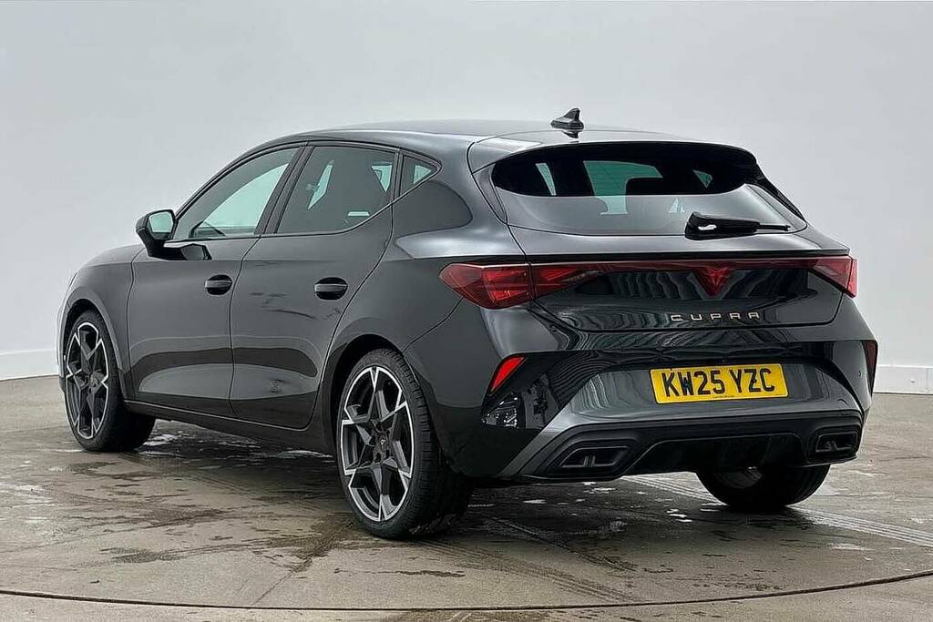Cupra Leon 1.5 Etsi 150 V2 Dsg Black #3