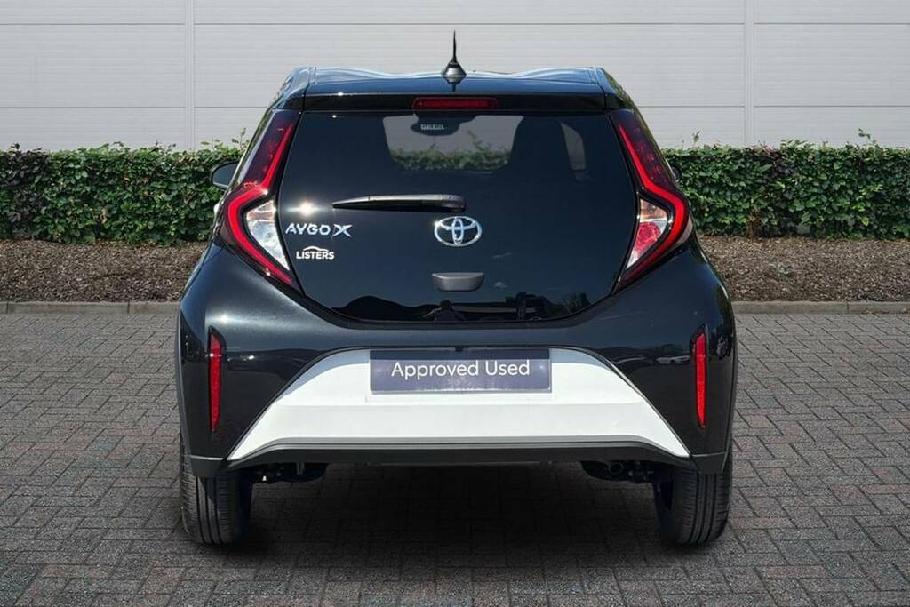 Toyota Aygo X 1.0 Vvt-i Edge White #4