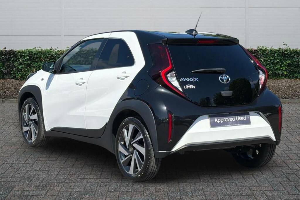 Toyota Aygo X 1.0 Vvt-i Edge White #2