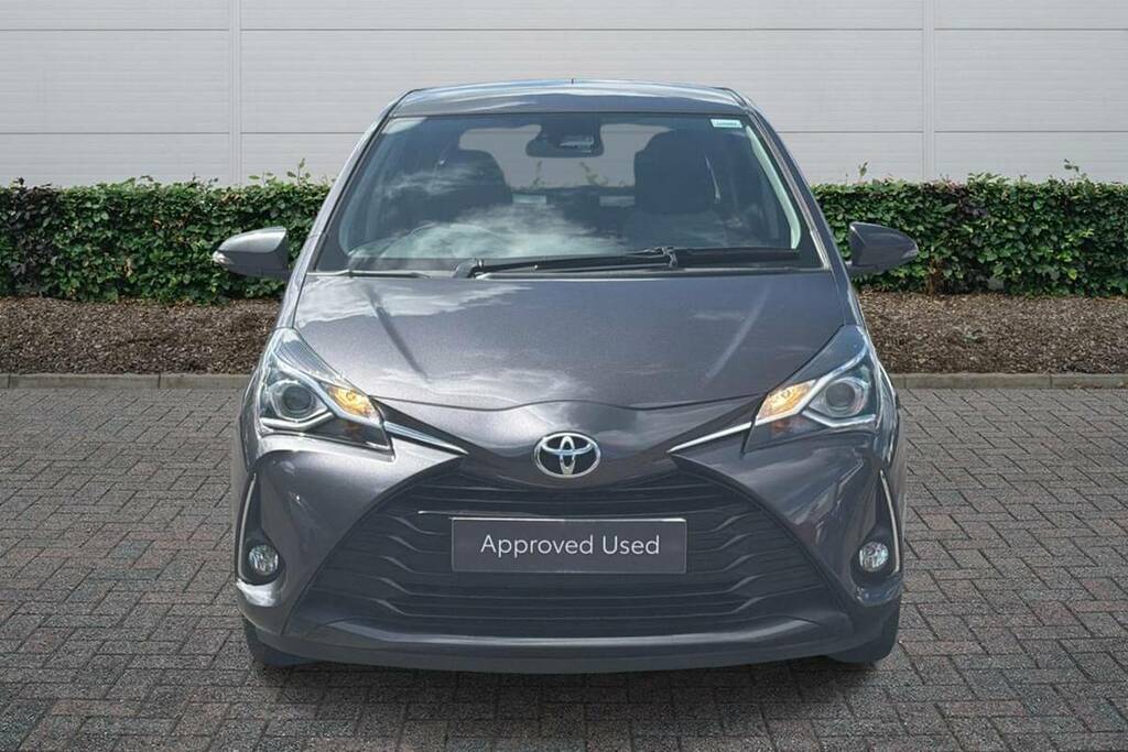 Toyota Yaris 1.5 Vvt-i Icon Tech Grey #3