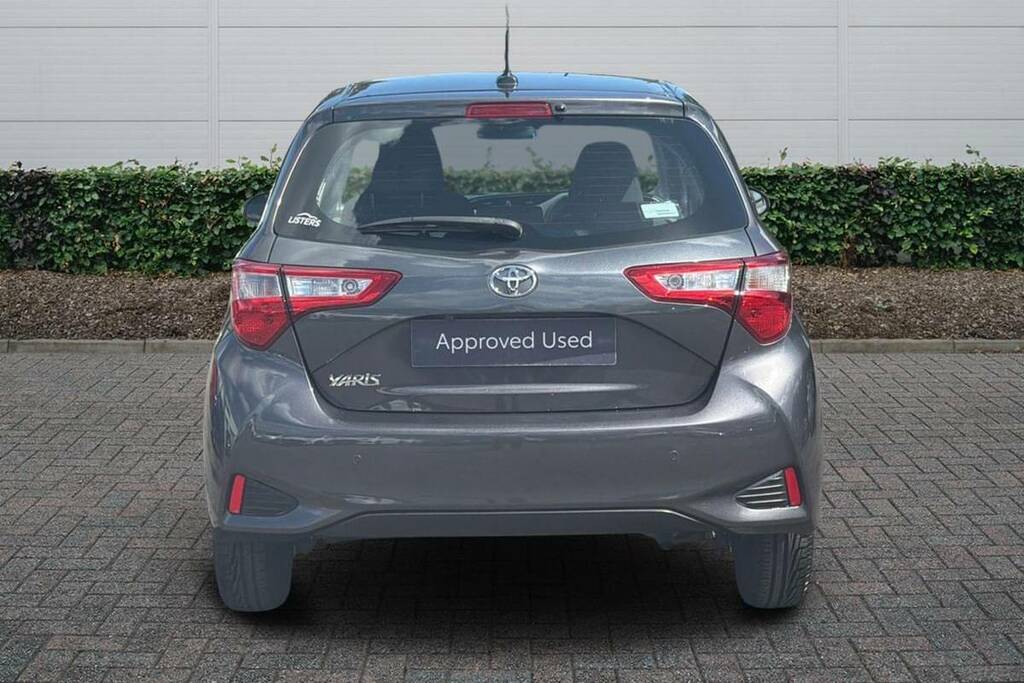 Toyota Yaris 1.5 Vvt-i Icon Tech Grey #4