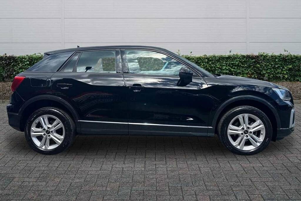 Audi Q2 35 Tfsi Sport S Tronic VA73PKZ Black #4