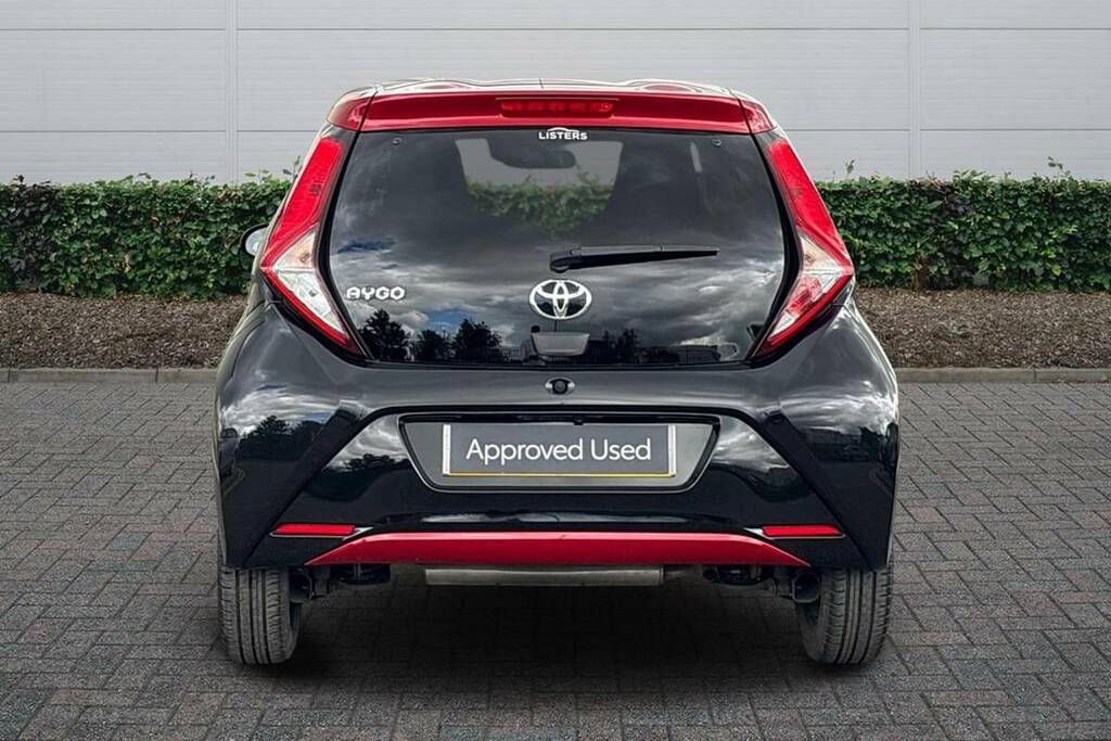 Toyota Aygo 1.0 Vvt-i X-clusiv X-shift Black #4