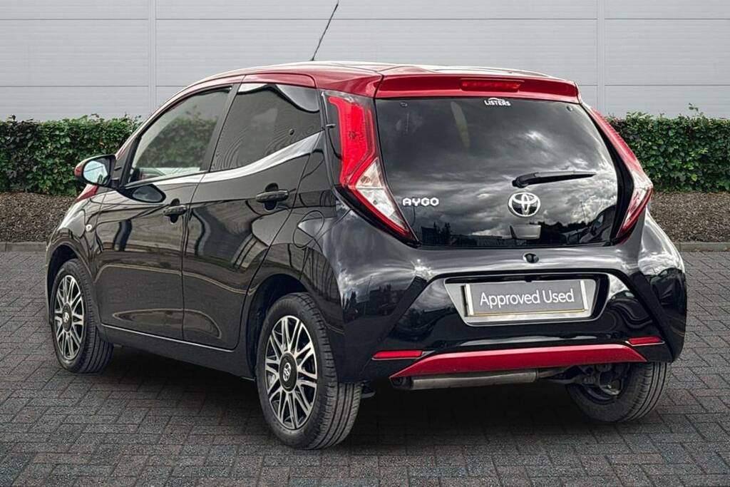 Toyota Aygo 1.0 Vvt-i X-clusiv X-shift Black #2
