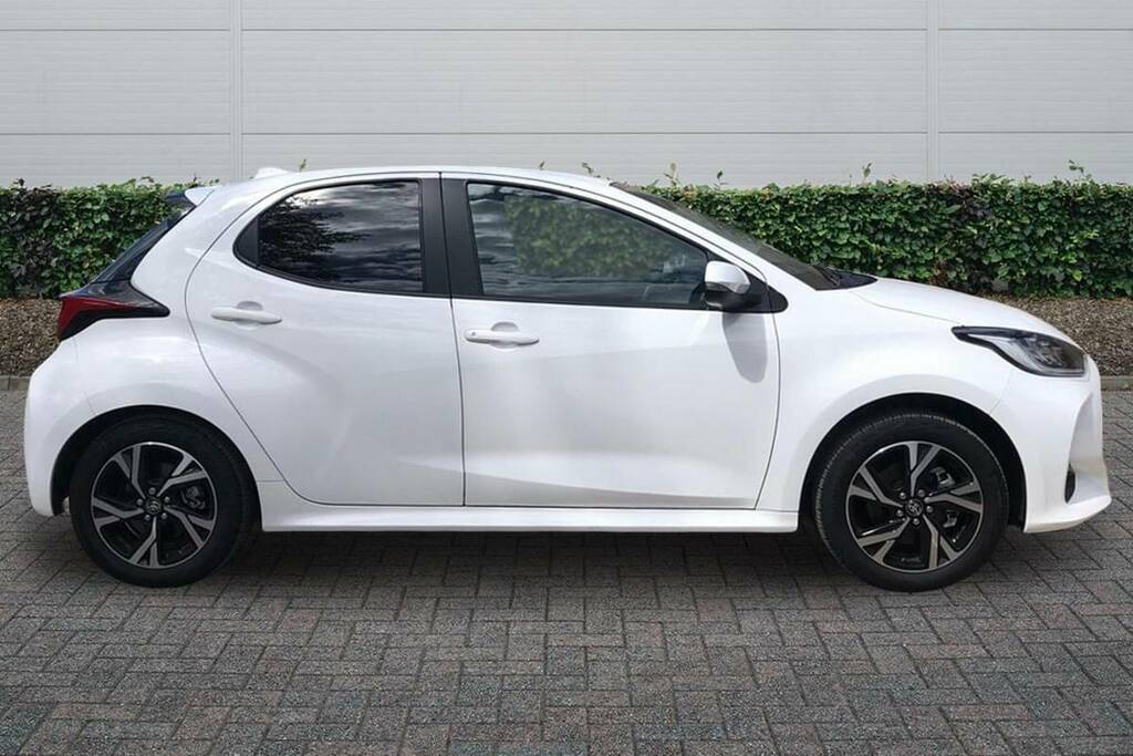 Toyota Yaris 1.5 Hybrid Design Cvt White #5