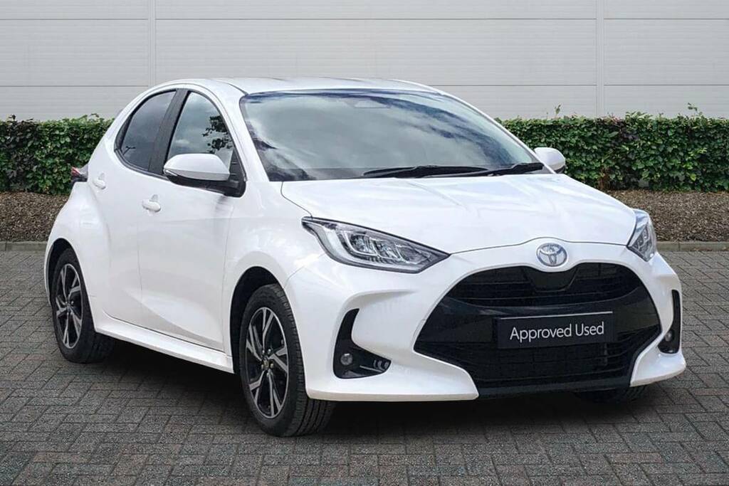 Toyota Yaris 1.5 Hybrid Design Cvt White