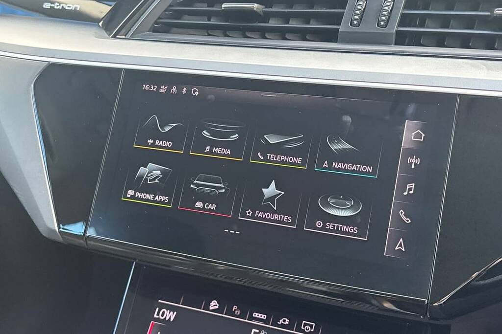 Audi Q8 e tron 250Kw 50 Quattro 95Kwh Sport Blue #3